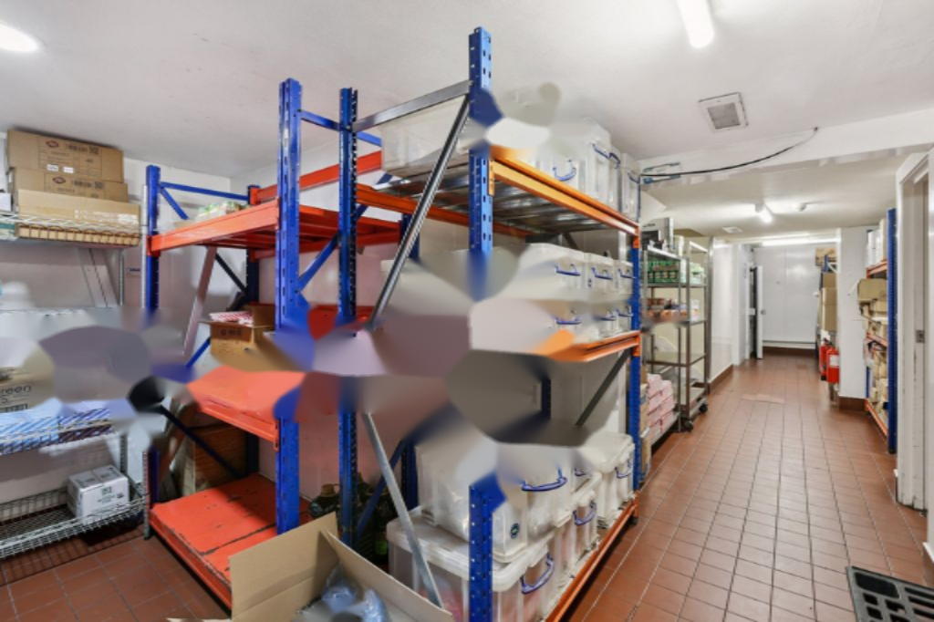 Flat in London, United Kingdom, 204 m² - picture 10