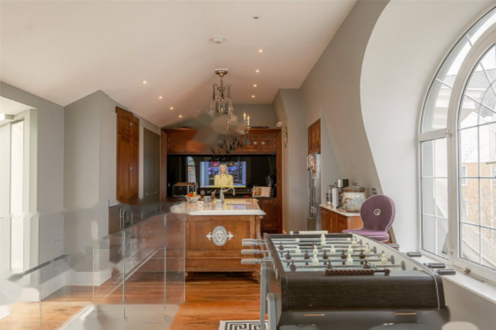 Flat in London, United Kingdom, 231 m² - picture 10