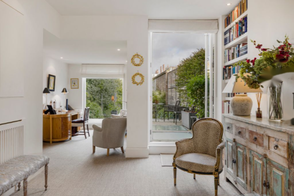 Flat in London, United Kingdom, 208 m² - picture 11