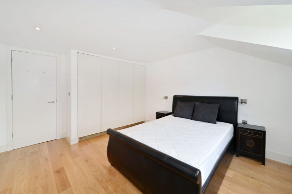 Flat in London, United Kingdom, 64 m² - picture 11