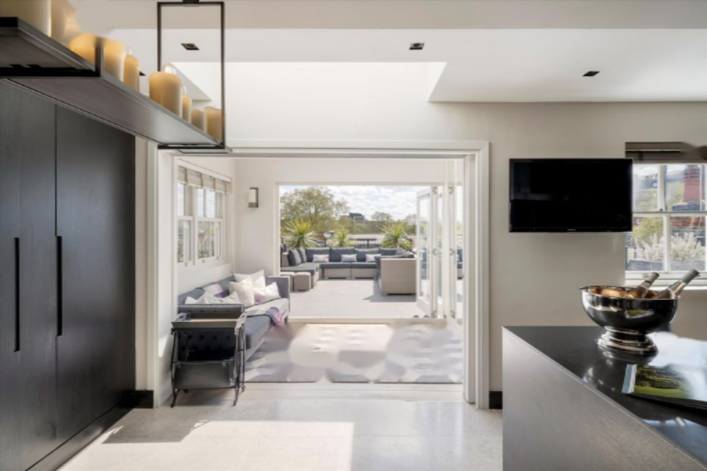 Flat in London, United Kingdom, 148 m² - picture 11