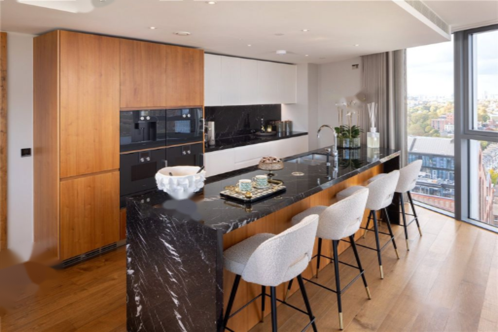 Flat in London, United Kingdom, 208 m² - picture 12