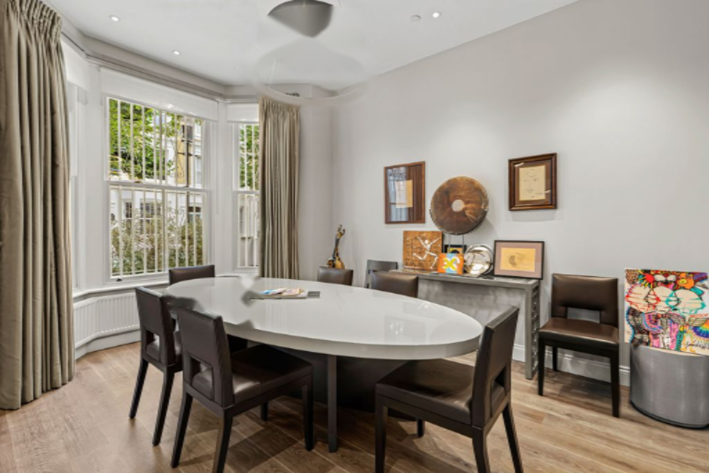 Flat in London, United Kingdom, 236 m² - picture 12