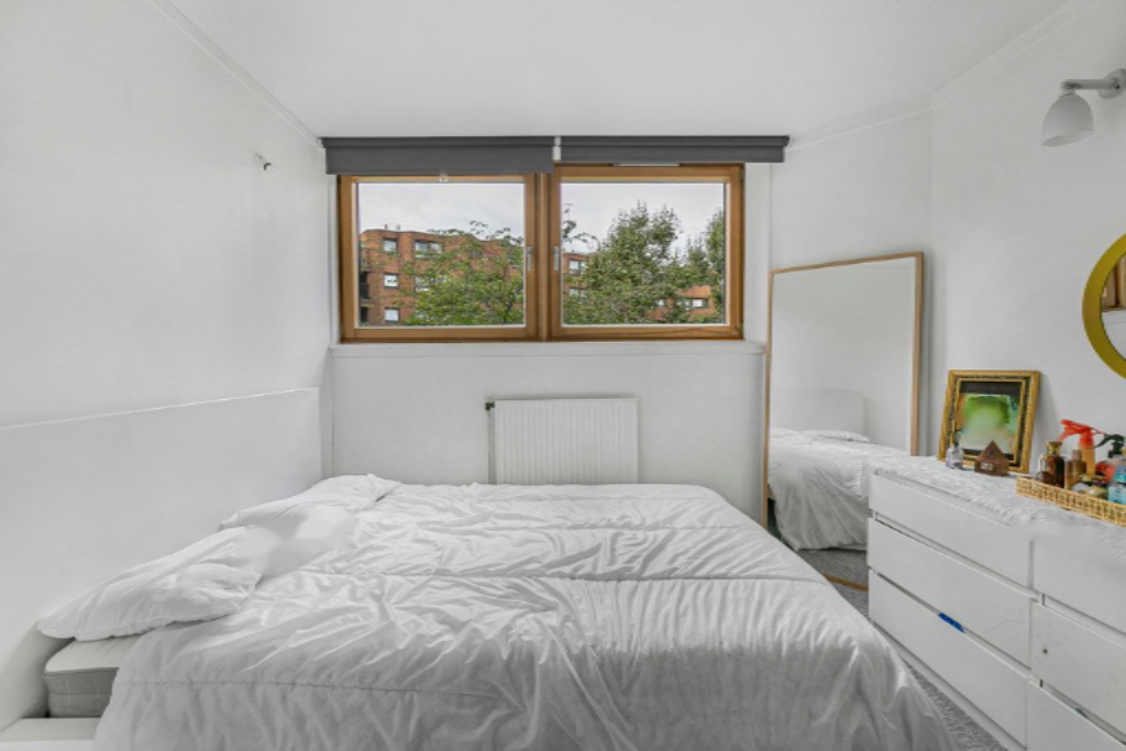 Flat in London, United Kingdom, 79 m² - picture 13