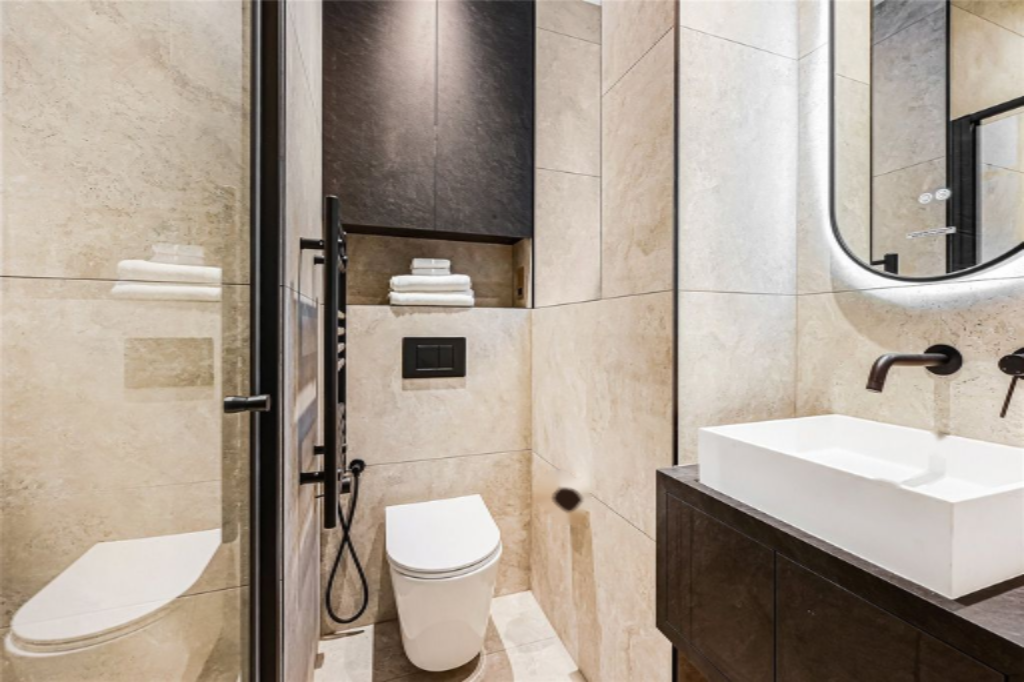 Flat in London, United Kingdom, 117 m² - picture 13