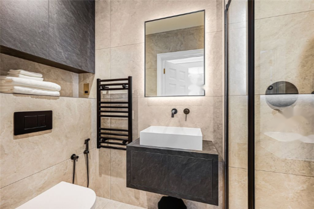 Flat in London, United Kingdom, 117 m² - picture 15