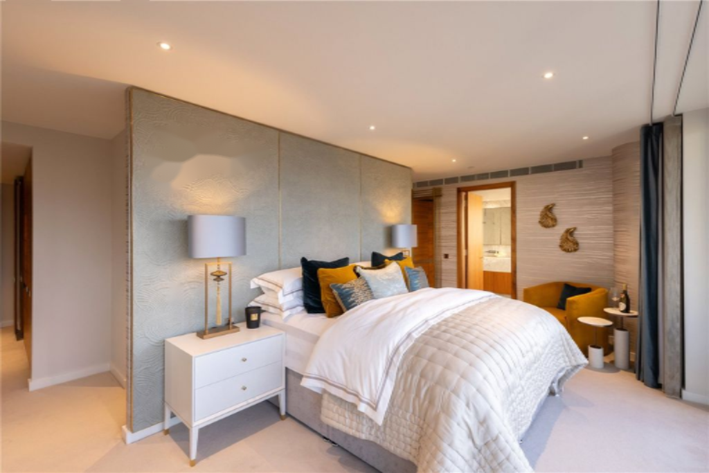 Flat in London, United Kingdom, 208 m² - picture 15