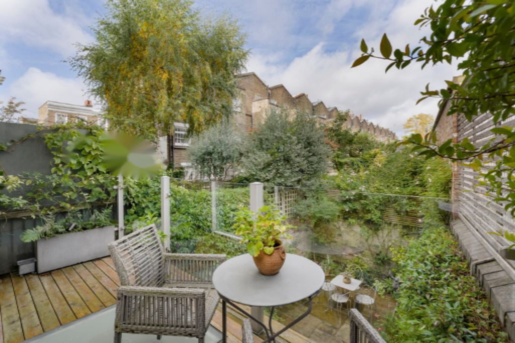 Flat in London, United Kingdom, 208 m² - picture 15