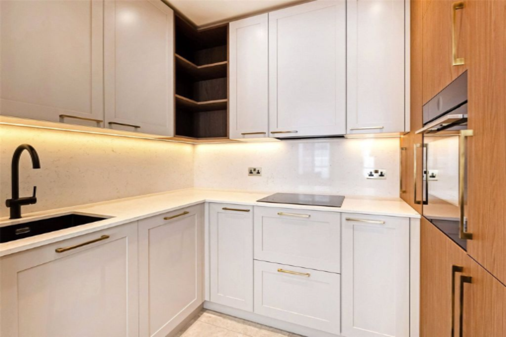 Flat in London, United Kingdom, 115 m² - picture 15