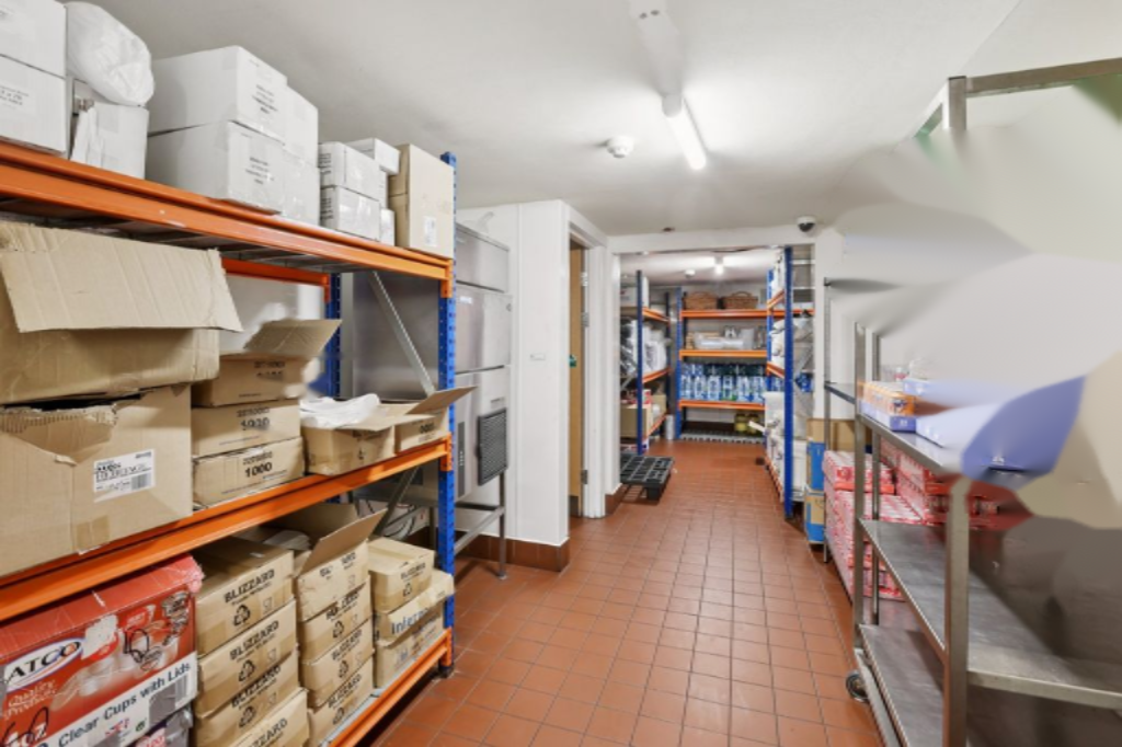 Flat in London, United Kingdom, 204 m² - picture 16