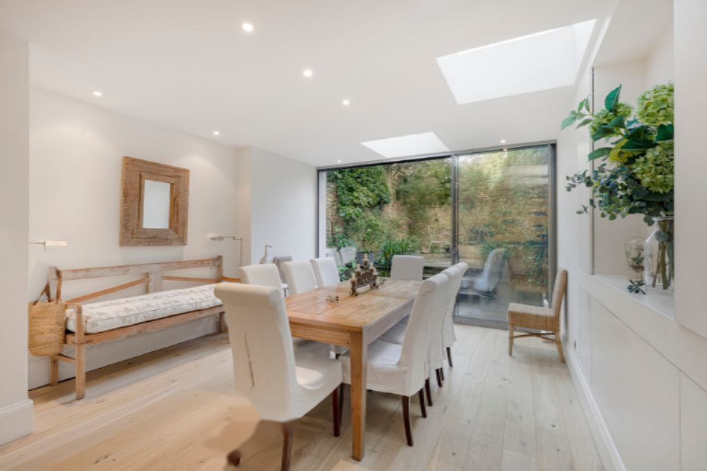 Flat in London, United Kingdom, 208 m² - picture 16