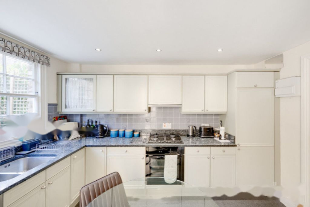 Flat in London, United Kingdom, 130 m² - picture 17