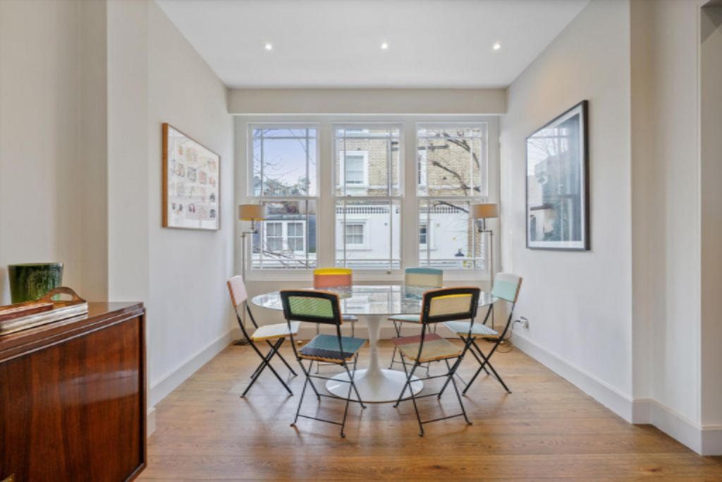 Flat in London, United Kingdom, 195 m² - picture 17