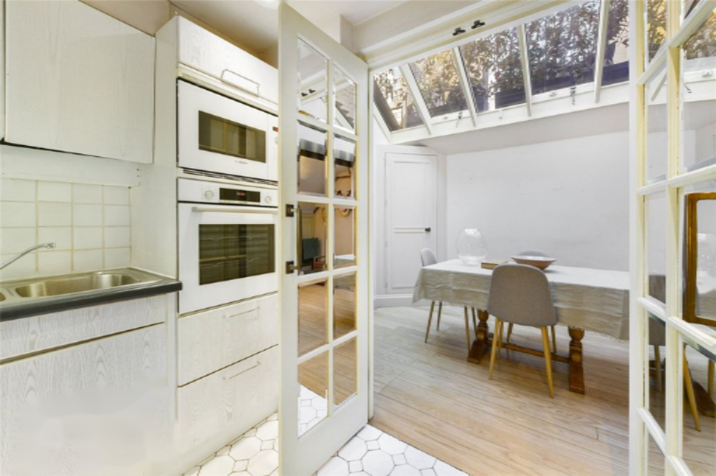 Flat in London, United Kingdom, 113 m² - picture 19