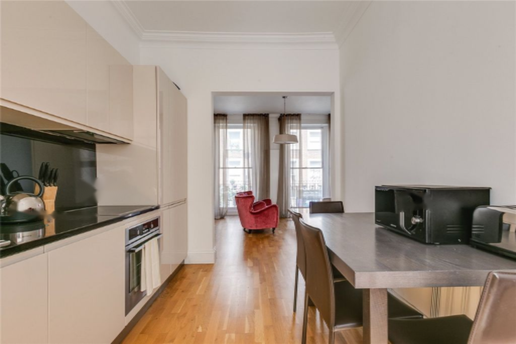 Flat in London, United Kingdom, 204 m² - picture 19