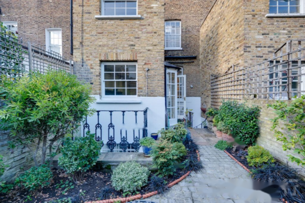 Flat in London, United Kingdom, 130 m² - picture 19