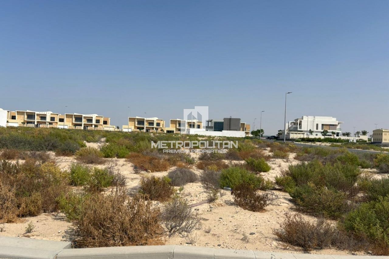 Land in Dubai, UAE, 954 m² - picture 1