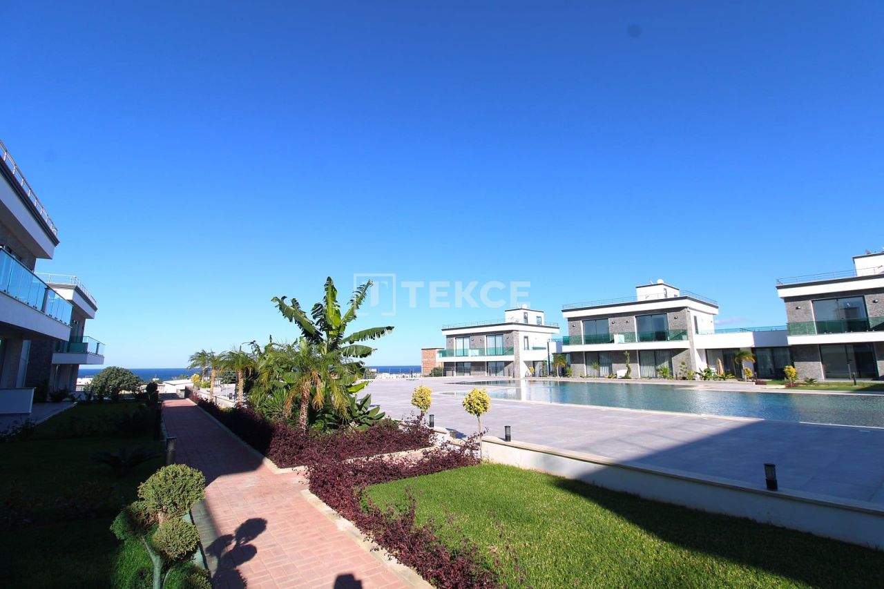 Penthouse in Kyrenia, Cyprus, 102 m² - picture 1