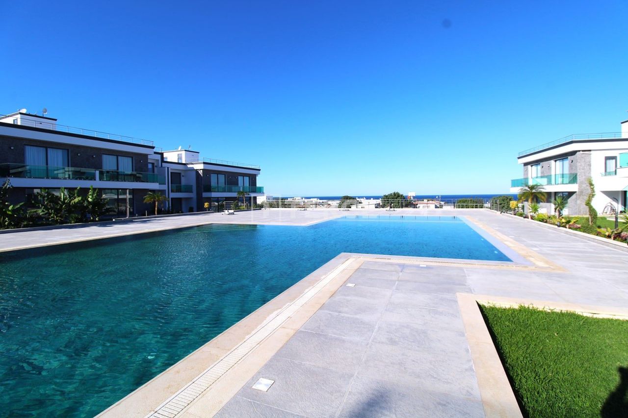 Penthouse in Kyrenia, Cyprus, 102 m² - picture 2