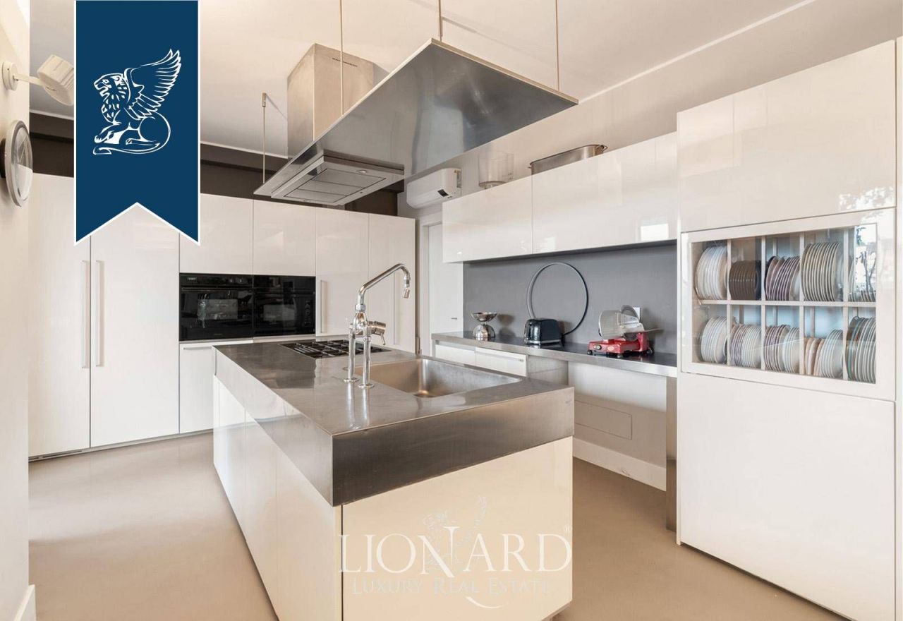 Apartment in Milan, Italy, 263 m² - picture 12