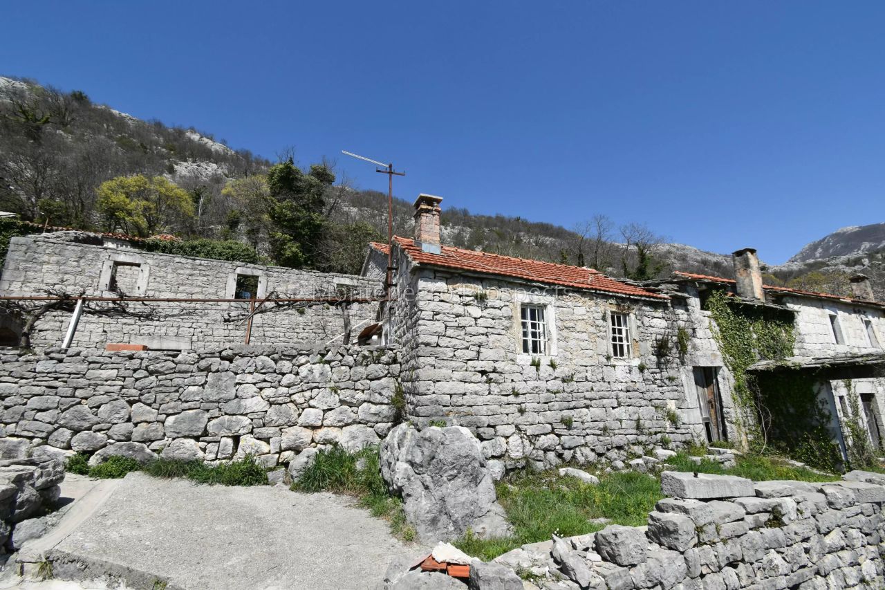 Land in Herceg-Novi, Montenegro, 1 819 m² - picture 1