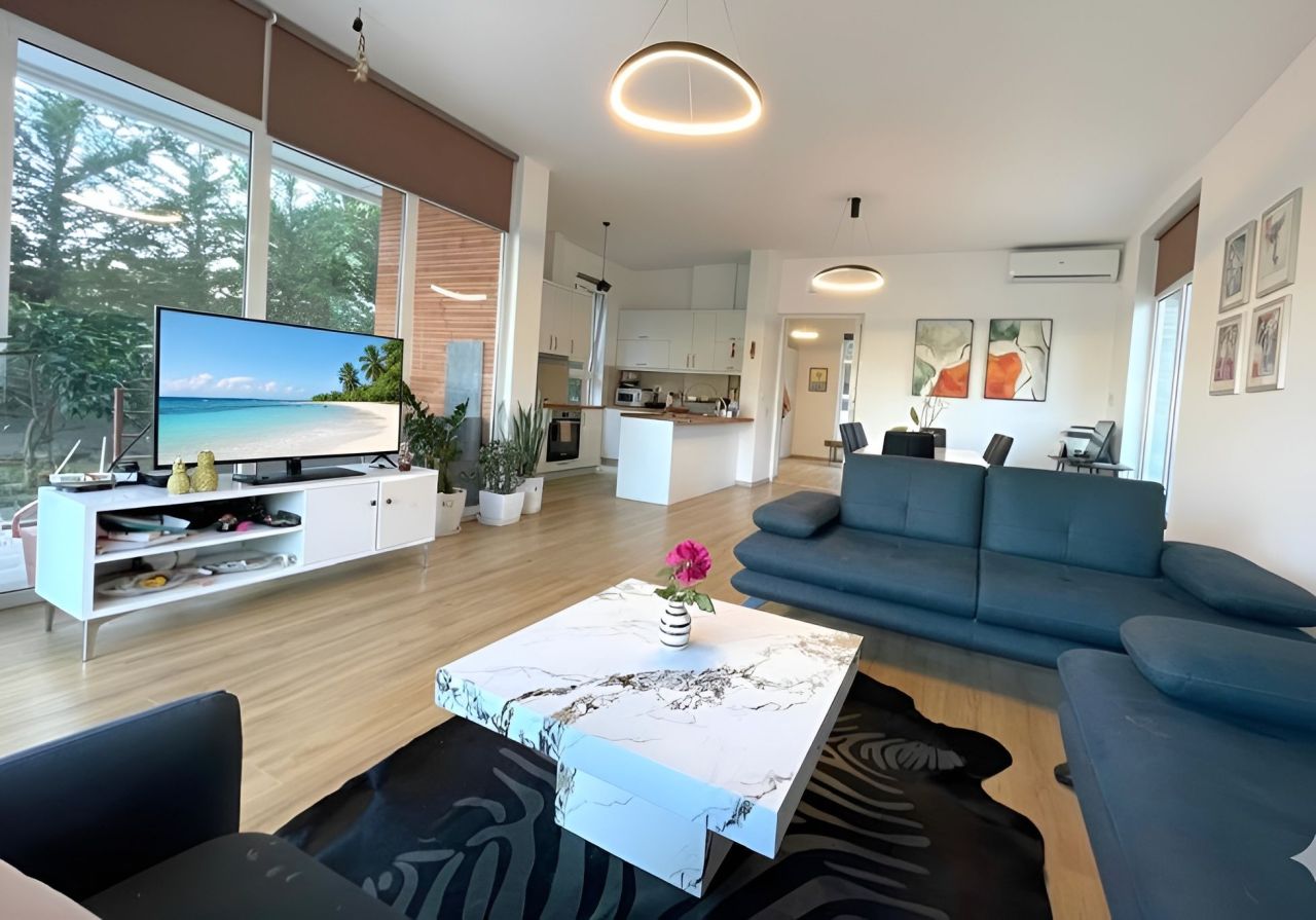 Villa a Tirana, Albania, 200 m² - foto 1