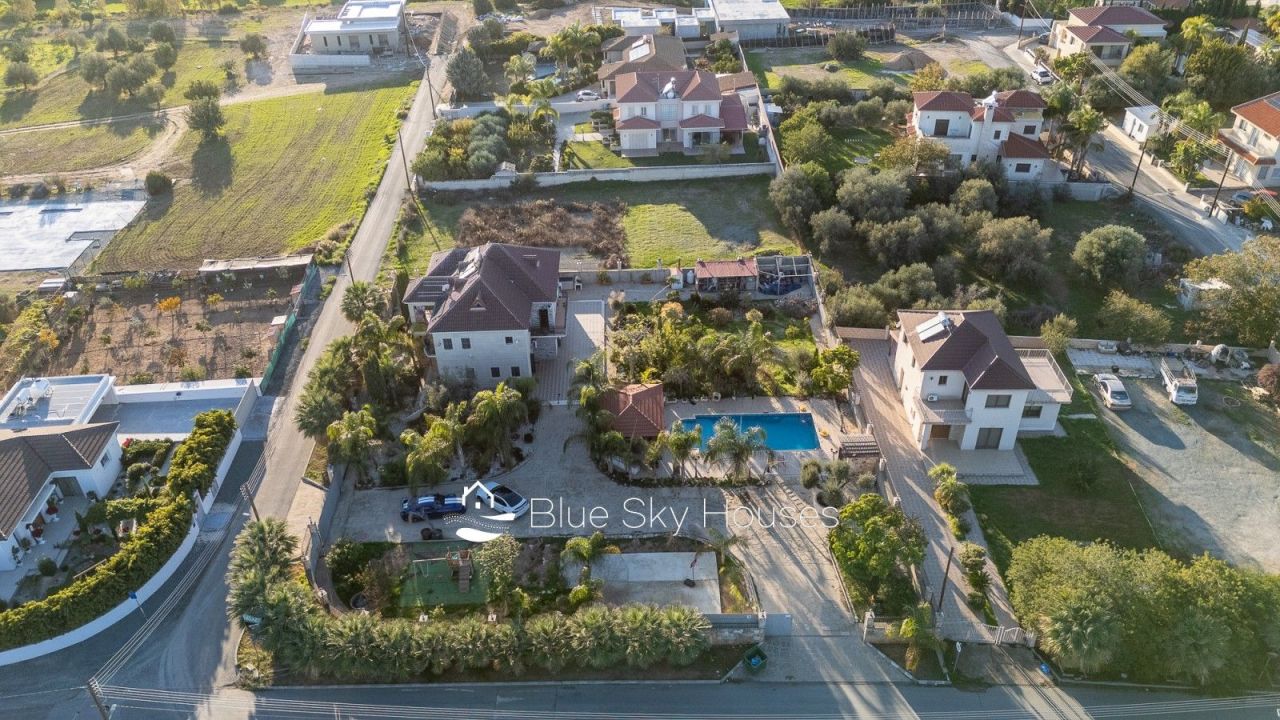 Villa in Limassol, Cyprus, 293 m² - picture 1