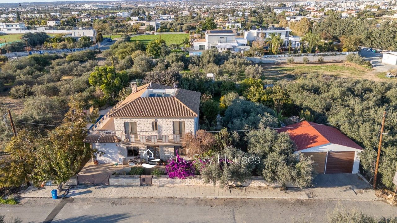 Villa in Limassol, Cyprus, 420 m² - picture 1