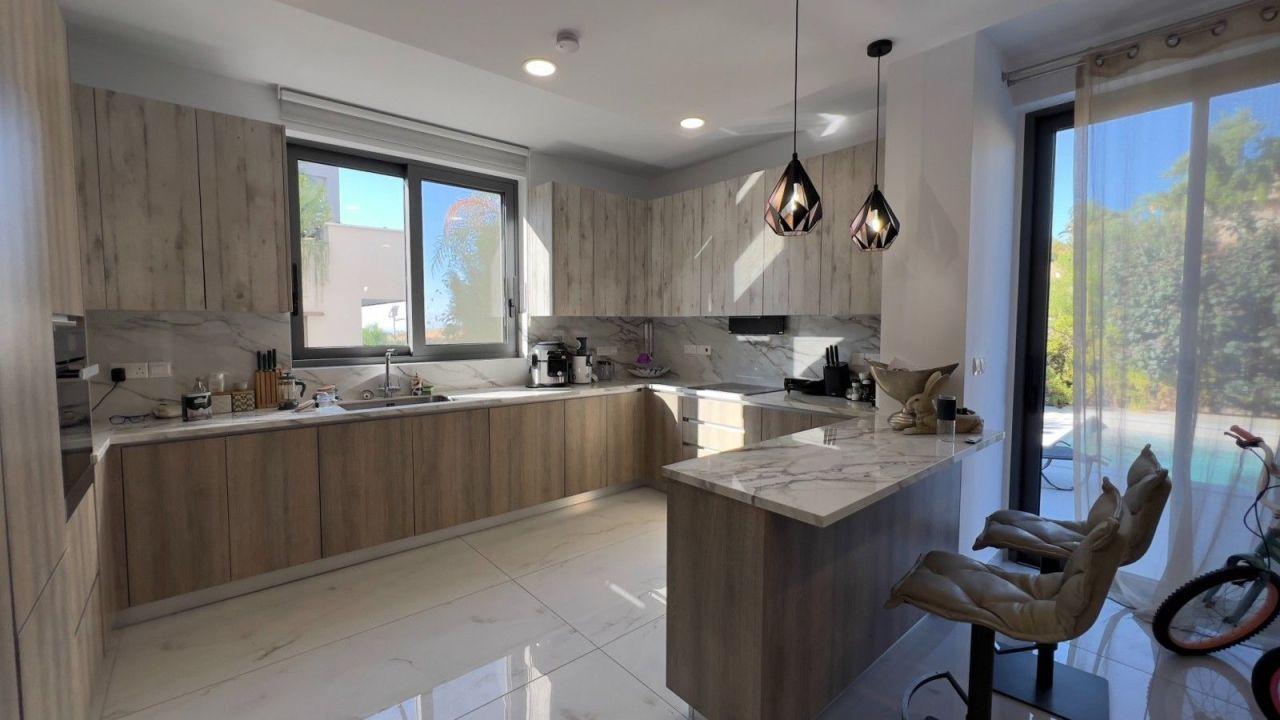 Villa in Limassol, Cyprus - picture 13