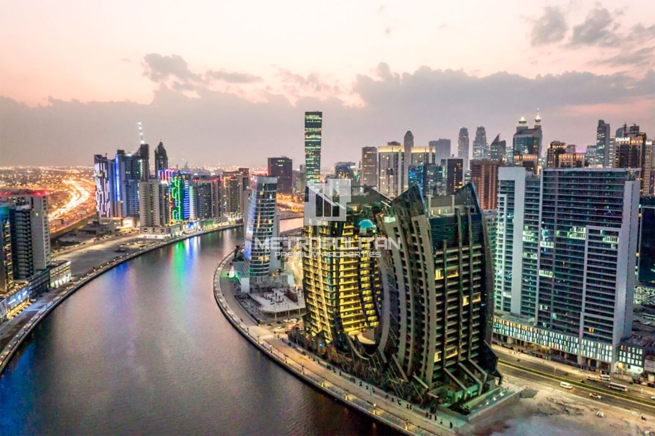 Apartment in Dubai, UAE, 248 m² - picture 1