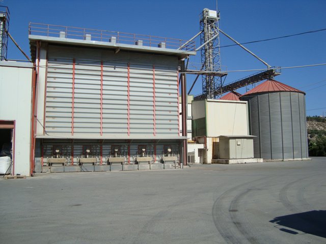 Industrial en Heraclión, Grecia, 2 000 m² - imagen 3