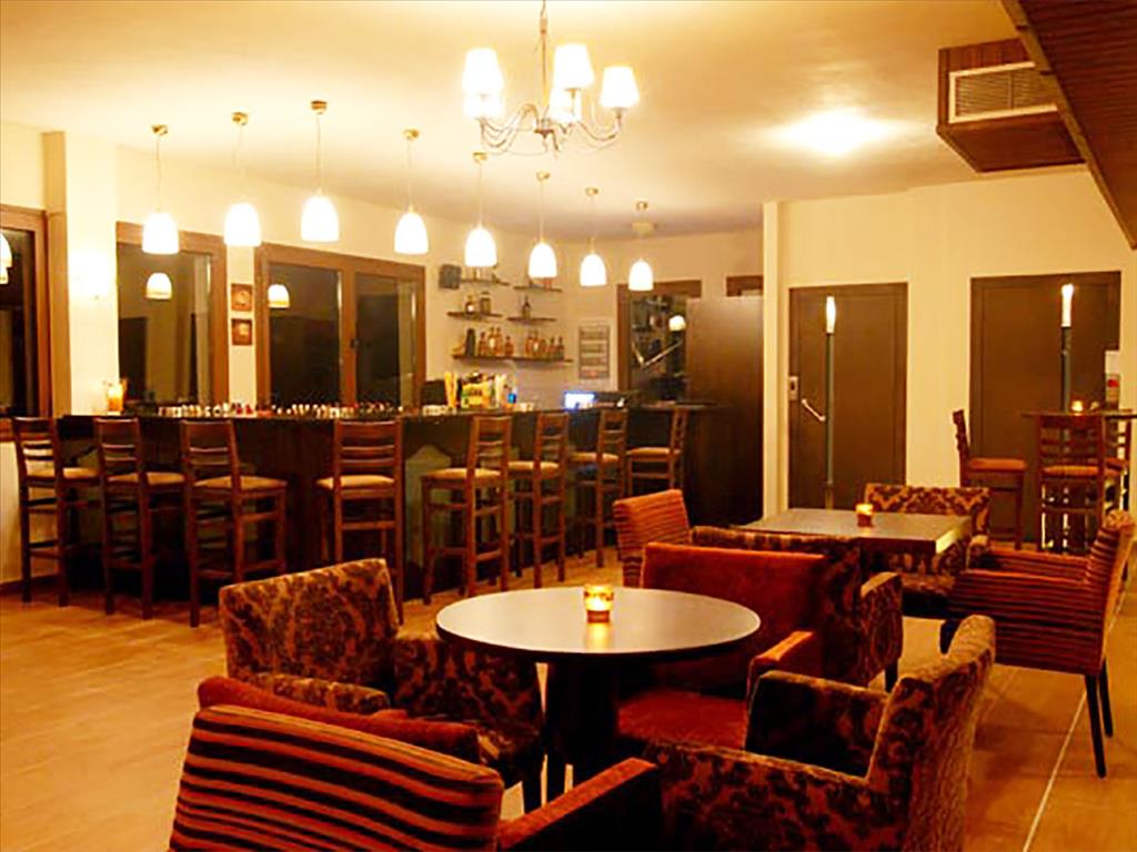 Cafetería, restaurante en Tesalia, Grecia, 743 m² - imagen 1