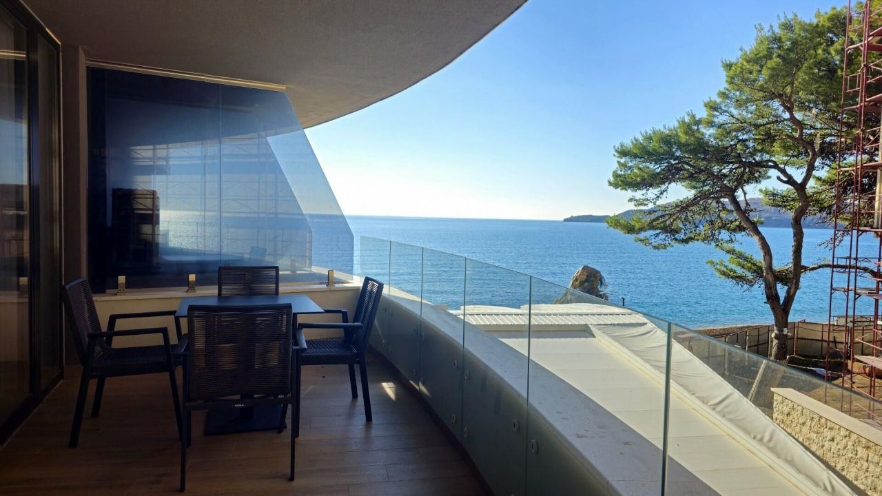 Wohnung in Rafailovici, Montenegro, 59 m² - Foto 1