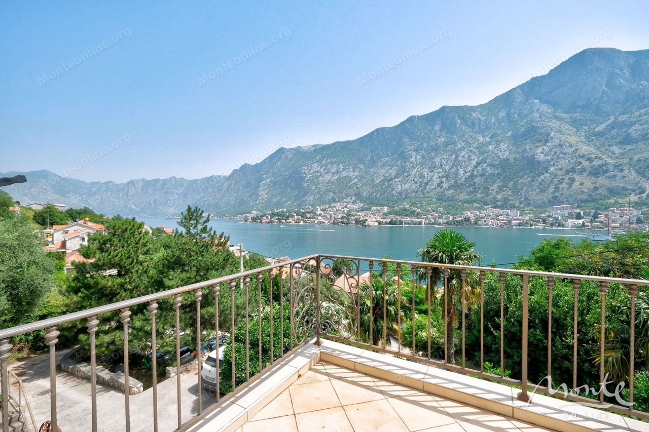 Villa in Muo, Montenegro, 174 m² - picture 1