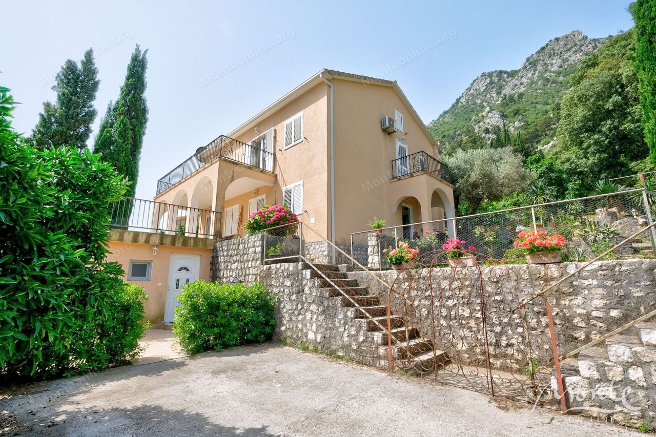 Villa in Muo, Montenegro, 174 m² - picture 2