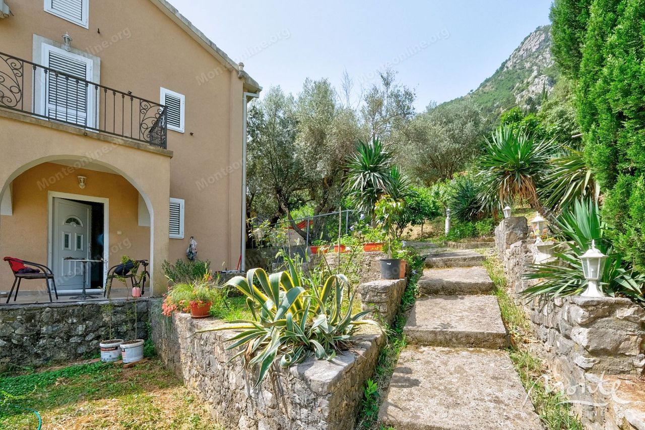 Villa in Muo, Montenegro, 174 m² - picture 4