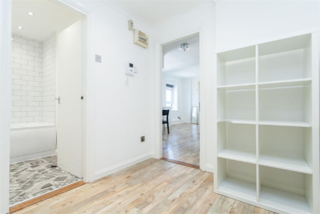 Flat in London, United Kingdom, 38 m² - picture 1