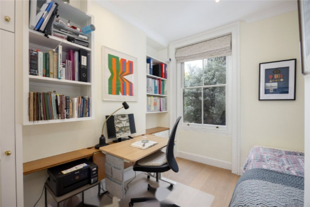 Flat in London, United Kingdom, 89 m² - picture 1