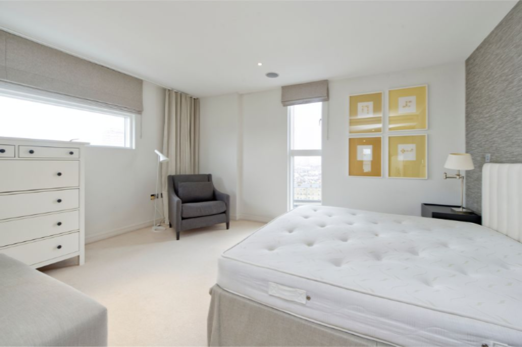 Flat in London, United Kingdom, 161 m² - picture 1