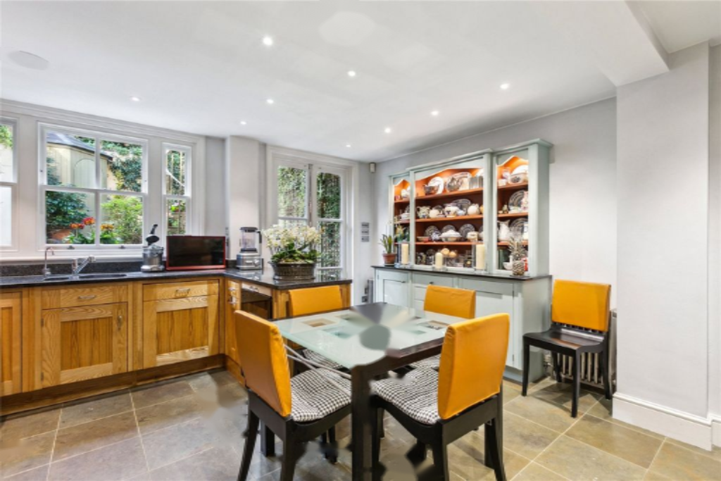 Piso en Londres, Reino Unido, 131 m² - imagen 1