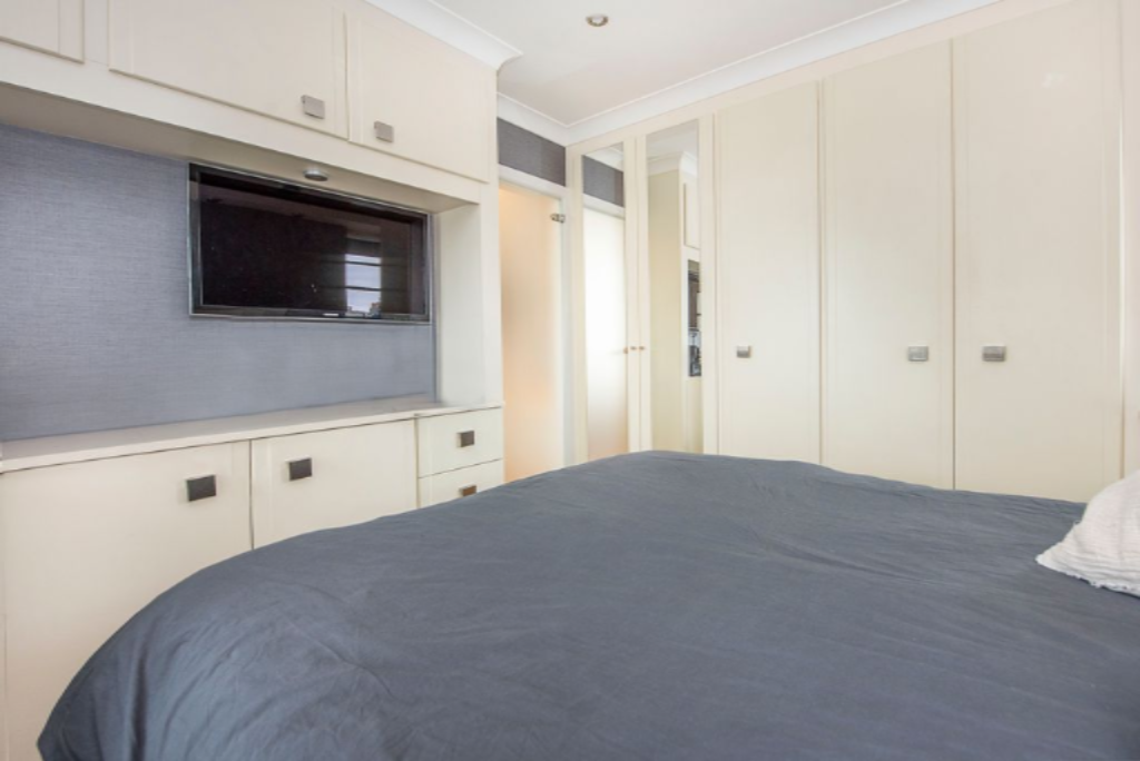 Flat in London, United Kingdom, 38 m² - picture 1