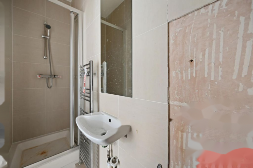 Flat in London, United Kingdom, 66 m² - picture 1