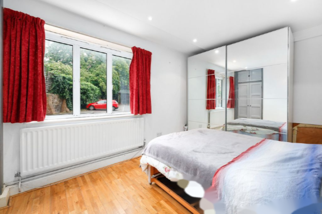 Flat in London, United Kingdom, 71 m² - picture 1