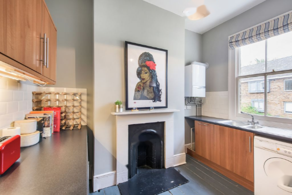 Flat in London, United Kingdom, 205 m² - picture 1