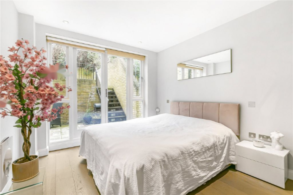 Flat in London, United Kingdom, 47 m² - picture 1