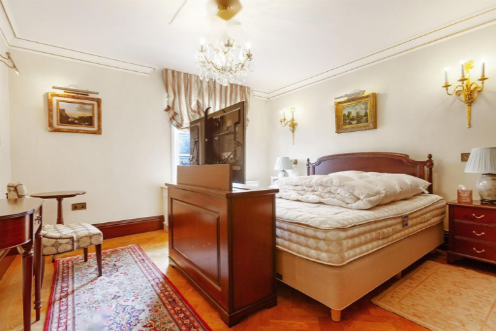 Flat in London, United Kingdom, 97 m² - picture 1