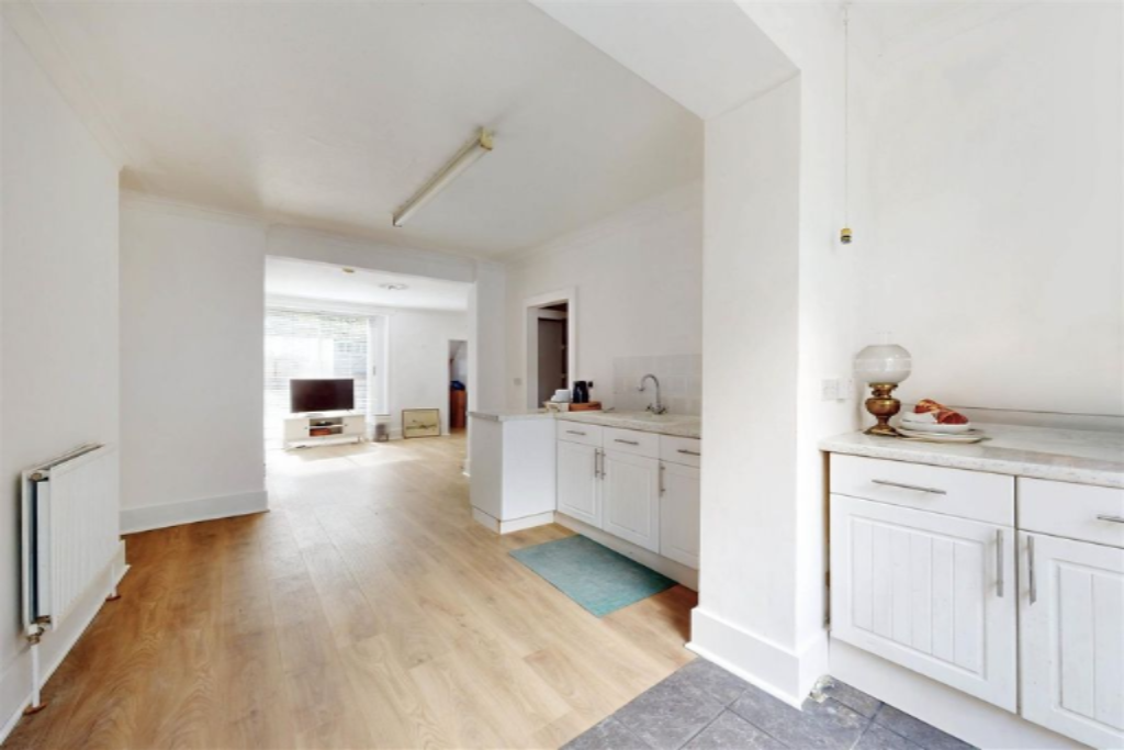Flat in London, United Kingdom, 51 m² - picture 1