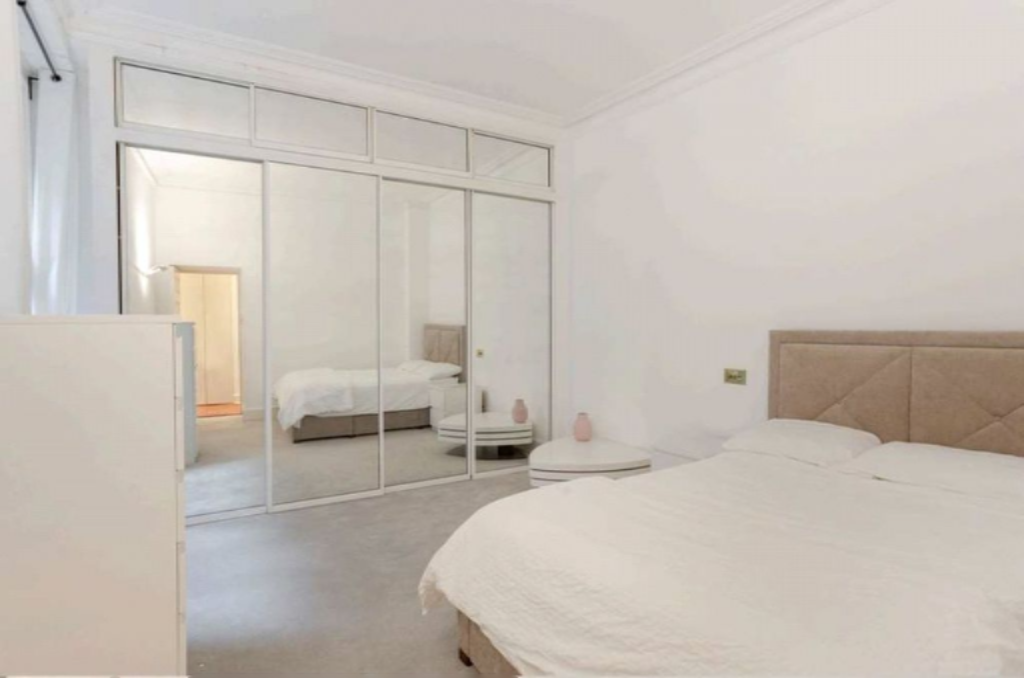 Flat in London, United Kingdom, 124 m² - picture 1