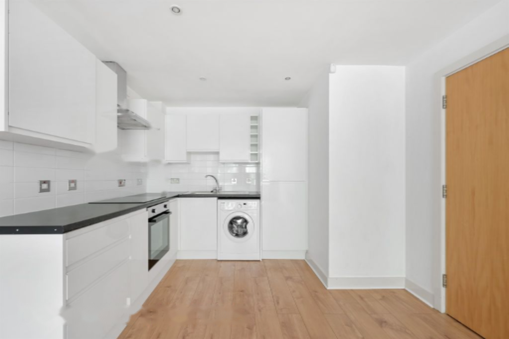 Flat in London, United Kingdom, 46 m² - picture 1
