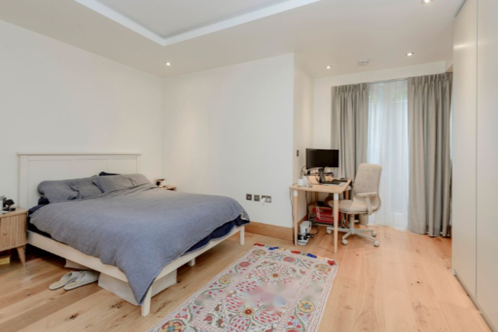 Flat in London, United Kingdom, 104 m² - picture 1